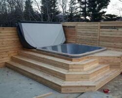 Heitur pottur á pallinum Heitur pottur á pallinum